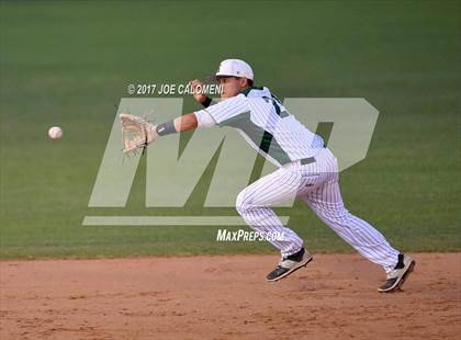Thumbnail 3 in Reagan [Ronald] vs. MacArthur [Douglas] photogallery.
