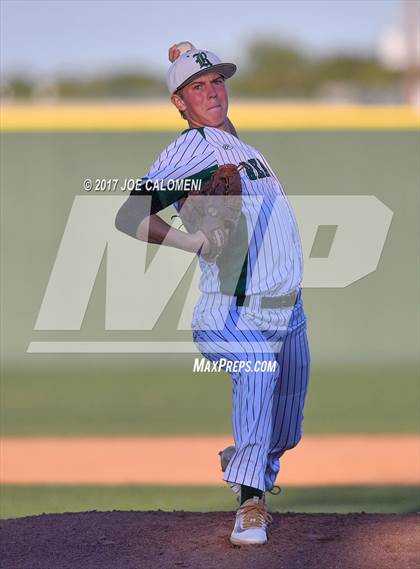 Thumbnail 1 in Reagan [Ronald] vs. MacArthur [Douglas] photogallery.