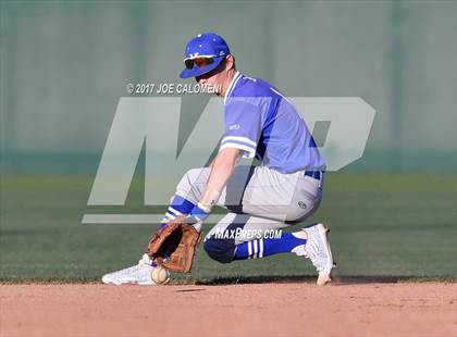 Thumbnail 3 in Reagan [Ronald] vs. MacArthur [Douglas] photogallery.