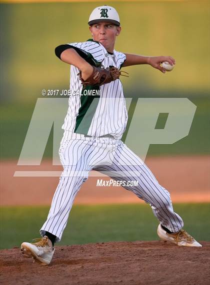 Thumbnail 3 in Reagan [Ronald] vs. MacArthur [Douglas] photogallery.