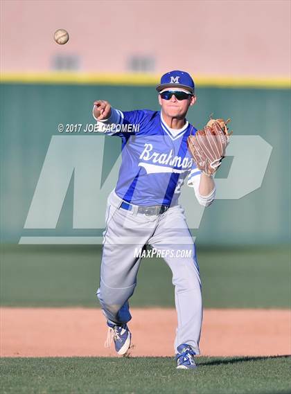 Thumbnail 1 in Reagan [Ronald] vs. MacArthur [Douglas] photogallery.