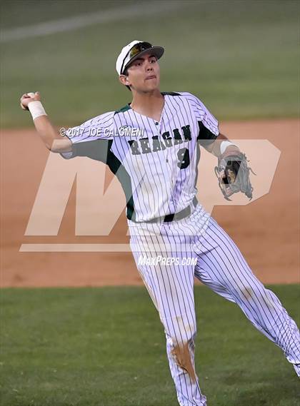 Thumbnail 1 in Reagan [Ronald] vs. MacArthur [Douglas] photogallery.