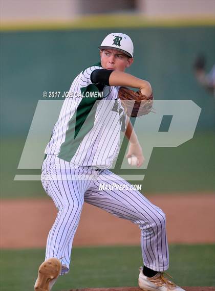 Thumbnail 3 in Reagan [Ronald] vs. MacArthur [Douglas] photogallery.