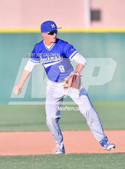 Thumbnail 2 in Reagan [Ronald] vs. MacArthur [Douglas] photogallery.