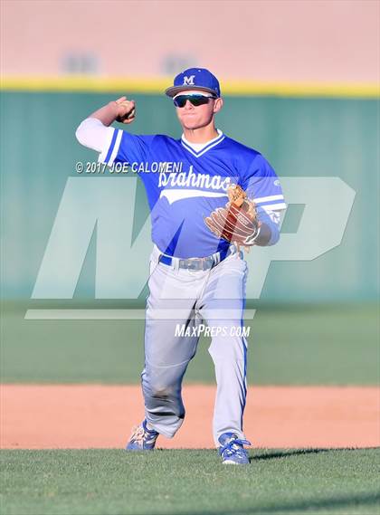 Thumbnail 3 in Reagan [Ronald] vs. MacArthur [Douglas] photogallery.