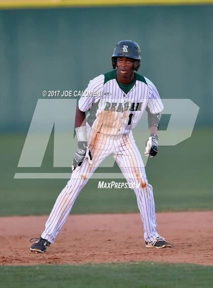 Thumbnail 3 in Reagan [Ronald] vs. MacArthur [Douglas] photogallery.