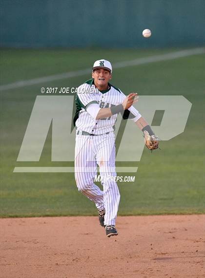 Thumbnail 1 in Reagan [Ronald] vs. MacArthur [Douglas] photogallery.