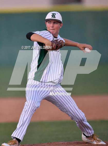 Thumbnail 1 in Reagan [Ronald] vs. MacArthur [Douglas] photogallery.