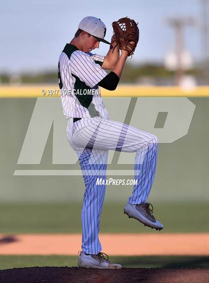 Thumbnail 3 in Reagan [Ronald] vs. MacArthur [Douglas] photogallery.