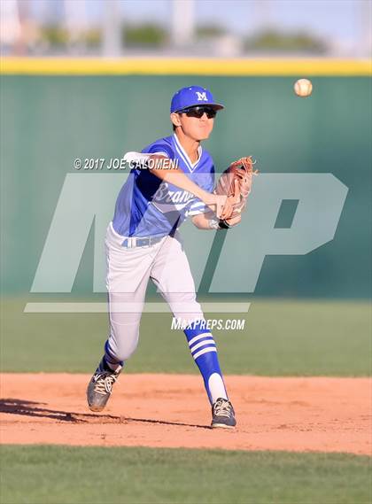 Thumbnail 3 in Reagan [Ronald] vs. MacArthur [Douglas] photogallery.