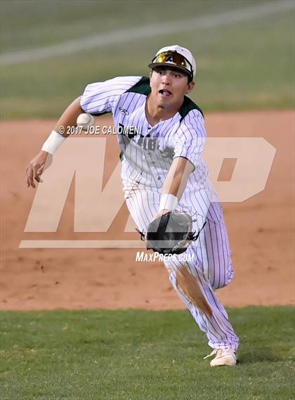 Thumbnail 3 in Reagan [Ronald] vs. MacArthur [Douglas] photogallery.
