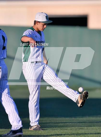 Thumbnail 2 in Reagan [Ronald] vs. MacArthur [Douglas] photogallery.