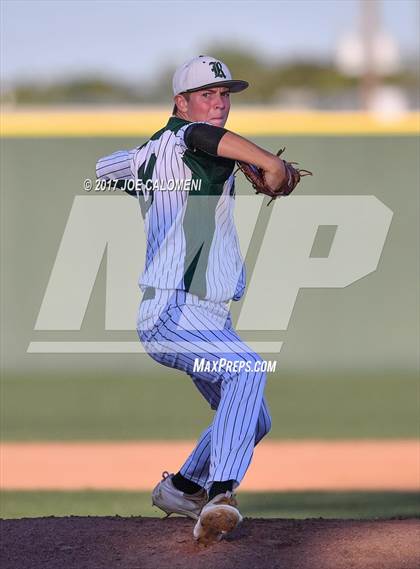Thumbnail 3 in Reagan [Ronald] vs. MacArthur [Douglas] photogallery.