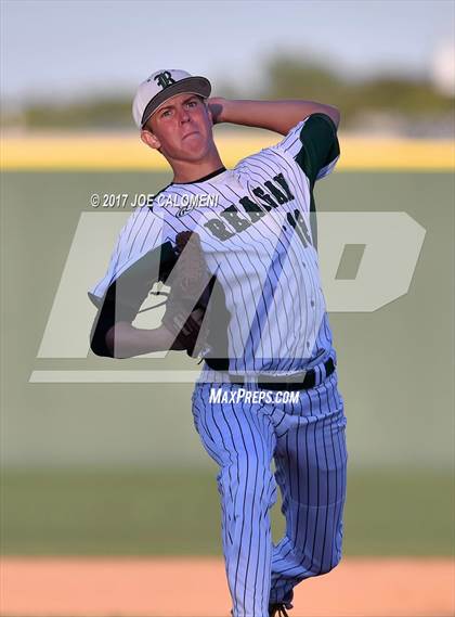 Thumbnail 2 in Reagan [Ronald] vs. MacArthur [Douglas] photogallery.