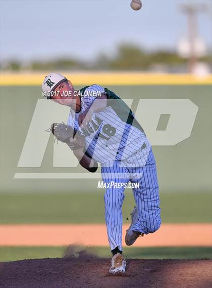 Thumbnail 3 in Reagan [Ronald] vs. MacArthur [Douglas] photogallery.