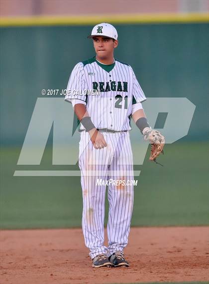 Thumbnail 1 in Reagan [Ronald] vs. MacArthur [Douglas] photogallery.