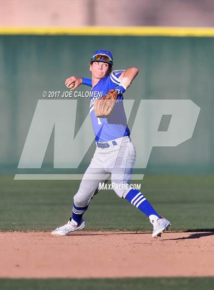 Thumbnail 2 in Reagan [Ronald] vs. MacArthur [Douglas] photogallery.
