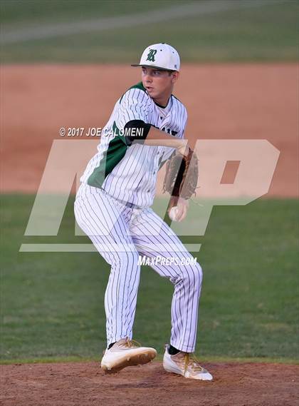 Thumbnail 1 in Reagan [Ronald] vs. MacArthur [Douglas] photogallery.