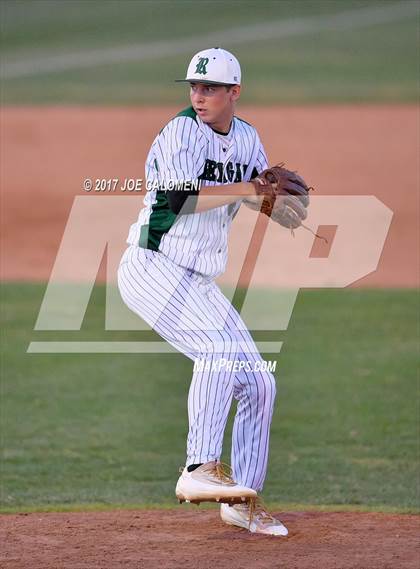 Thumbnail 3 in Reagan [Ronald] vs. MacArthur [Douglas] photogallery.