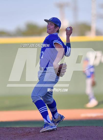 Thumbnail 1 in Reagan [Ronald] vs. MacArthur [Douglas] photogallery.