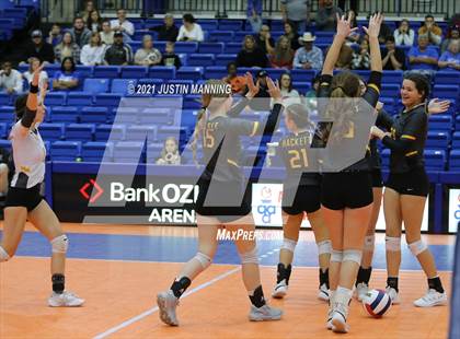 Thumbnail 3 in Hackett vs. Paris (AAA 3A Final) photogallery.