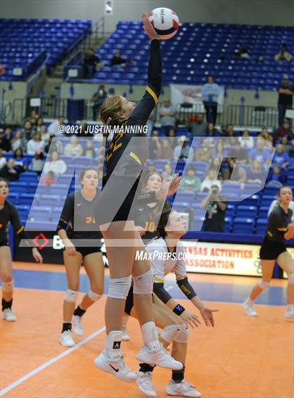 Thumbnail 2 in Hackett vs. Paris (AAA 3A Final) photogallery.