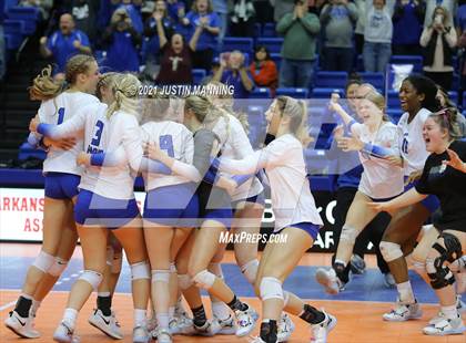Thumbnail 2 in Hackett vs. Paris (AAA 3A Final) photogallery.