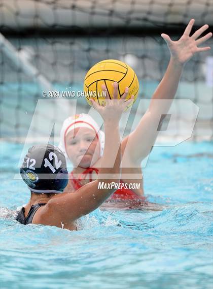 Thumbnail 1 in Newport Harbor vs. Mater Dei (Bill Barnett Holiday Cup) photogallery.