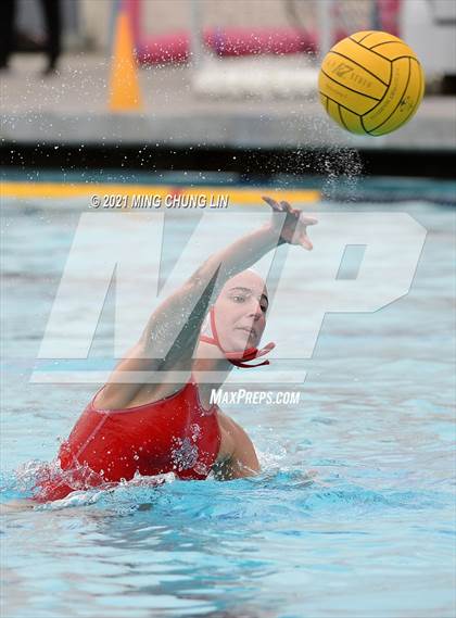 Thumbnail 3 in Newport Harbor vs. Mater Dei (Bill Barnett Holiday Cup) photogallery.