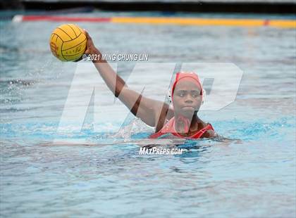 Thumbnail 2 in Newport Harbor vs. Mater Dei (Bill Barnett Holiday Cup) photogallery.