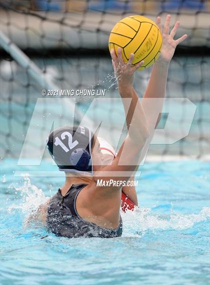 Thumbnail 2 in Newport Harbor vs. Mater Dei (Bill Barnett Holiday Cup) photogallery.