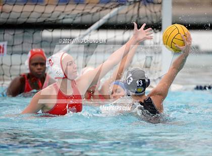 Thumbnail 1 in Newport Harbor vs. Mater Dei (Bill Barnett Holiday Cup) photogallery.