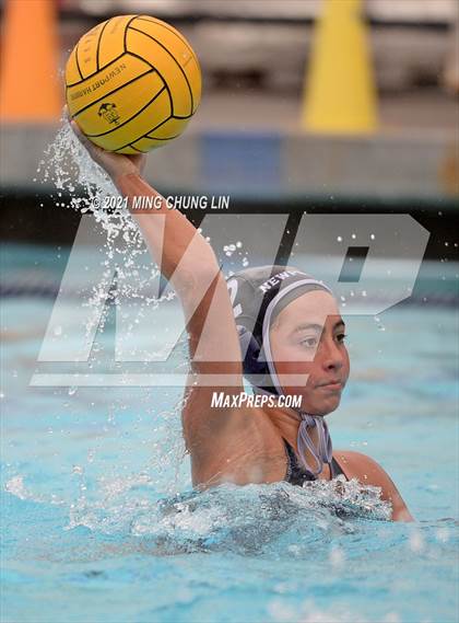 Thumbnail 3 in Newport Harbor vs. Mater Dei (Bill Barnett Holiday Cup) photogallery.