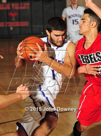Thumbnail 2 in Miller @ Hoover (MaxPreps Holiday Classic) photogallery.