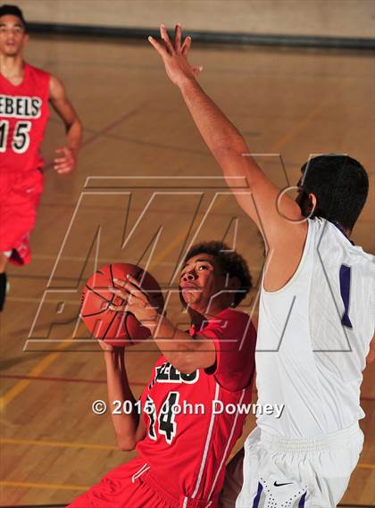 Thumbnail 1 in Miller @ Hoover (MaxPreps Holiday Classic) photogallery.