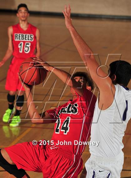 Thumbnail 2 in Miller @ Hoover (MaxPreps Holiday Classic) photogallery.