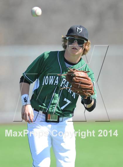 Thumbnail 3 in Iowa Park @ Bowie (Walker Stallcup Tournament) photogallery.
