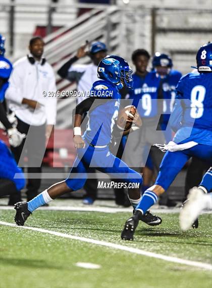 Thumbnail 3 in Kennedale @ Wilmer-Hutchins (UIL 4A Bi-District Playoff) photogallery.