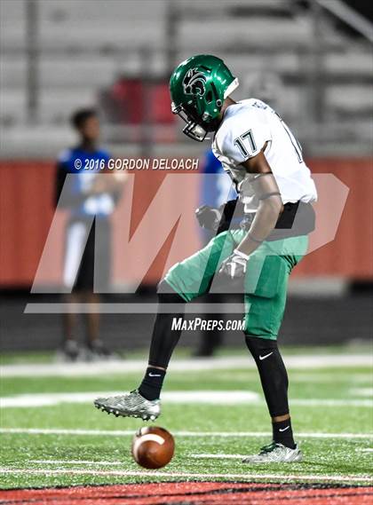 Thumbnail 2 in Kennedale @ Wilmer-Hutchins (UIL 4A Bi-District Playoff) photogallery.