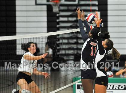 Thumbnail 3 in La Salle @ Monrovia photogallery.