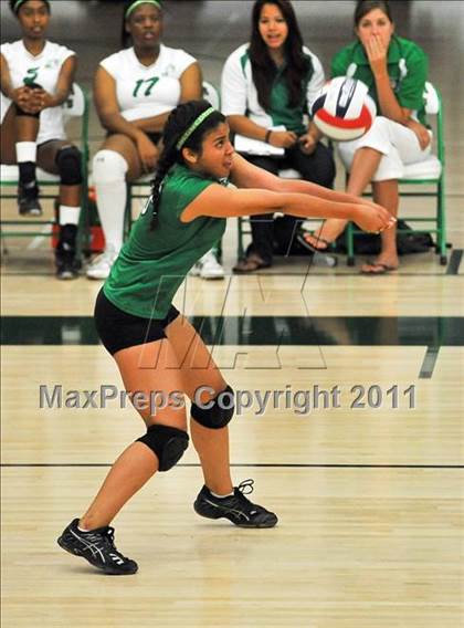 Thumbnail 3 in La Salle @ Monrovia photogallery.
