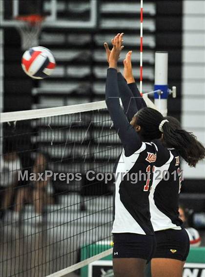 Thumbnail 1 in La Salle @ Monrovia photogallery.
