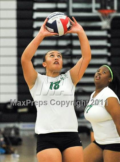 Thumbnail 3 in La Salle @ Monrovia photogallery.