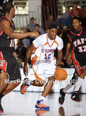 Thumbnail 1 in St. Raymond vs Taft (Spalding Hoophall Classic) photogallery.