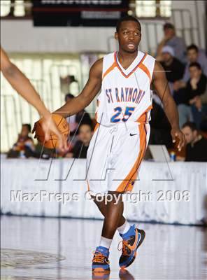 Thumbnail 2 in St. Raymond vs Taft (Spalding Hoophall Classic) photogallery.