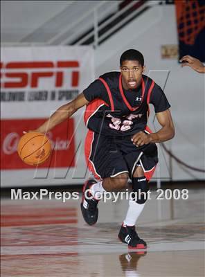 Thumbnail 2 in St. Raymond vs Taft (Spalding Hoophall Classic) photogallery.