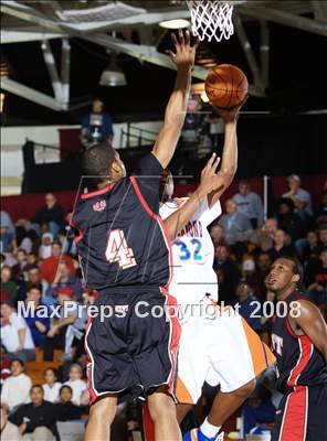 Thumbnail 3 in St. Raymond vs Taft (Spalding Hoophall Classic) photogallery.