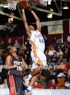 Thumbnail 3 in St. Raymond vs Taft (Spalding Hoophall Classic) photogallery.