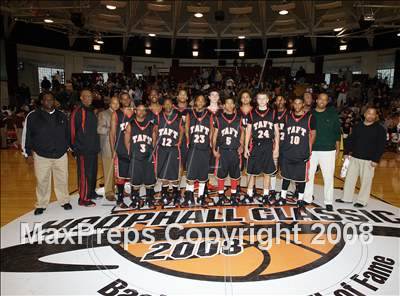 Thumbnail 2 in St. Raymond vs Taft (Spalding Hoophall Classic) photogallery.