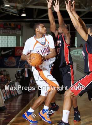 Thumbnail 1 in St. Raymond vs Taft (Spalding Hoophall Classic) photogallery.